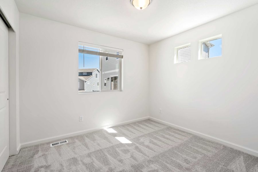 Spacious, unfurnished interior of a new home in Reunion, Commerce City (Image 21).
