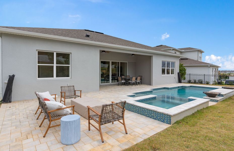 Representative exterior details of a home built from the Stardom by Del Webb in Del Webb Lakehaven, Clermont (Image 3).