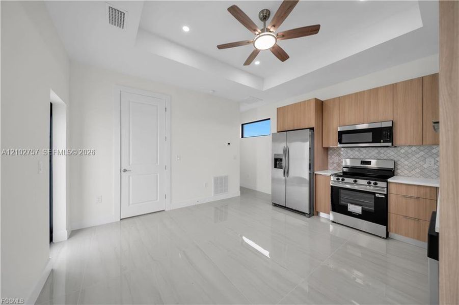 Spacious, unfurnished interior of a new home in , Lehigh Acres (Image 23).