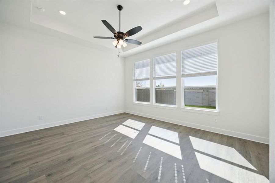 10-237Bee_010 10-237Bee_010