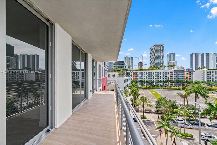 Condo located in Miami, FL showcasing its design and architecture (Image 4). Condo located in Miami, FL showcasing its design and architecture (Image 4).