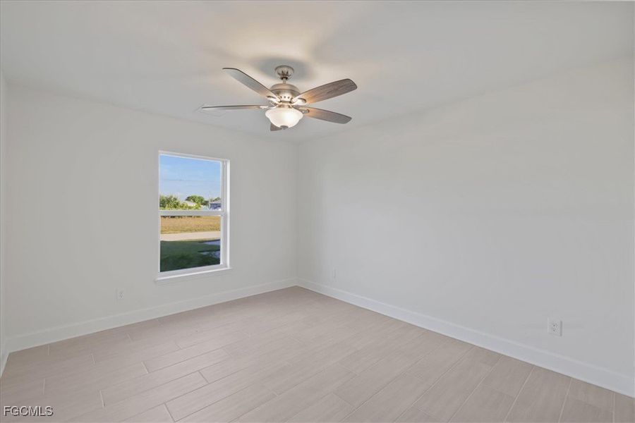 Spacious, unfurnished interior of a new home in Cape Coral, Cape Coral (Image 21).