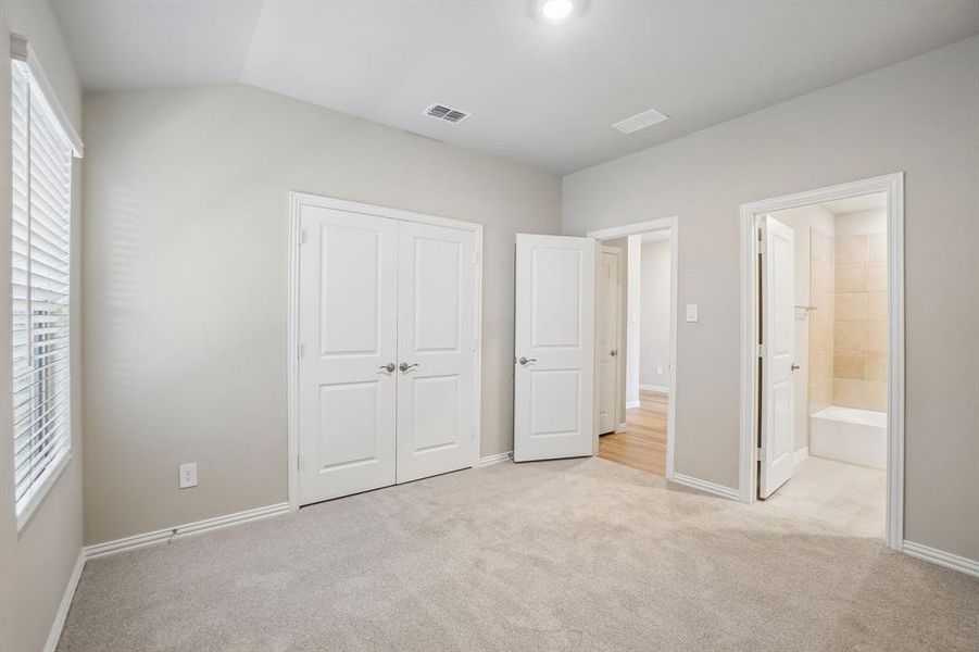 Spacious, unfurnished interior of a new home in Stella Hills, Denton (Image 30).