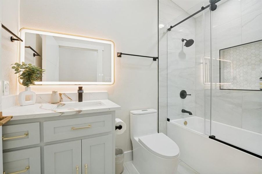 Furnished interior view inside a new home in , Corsicana (Image 13).