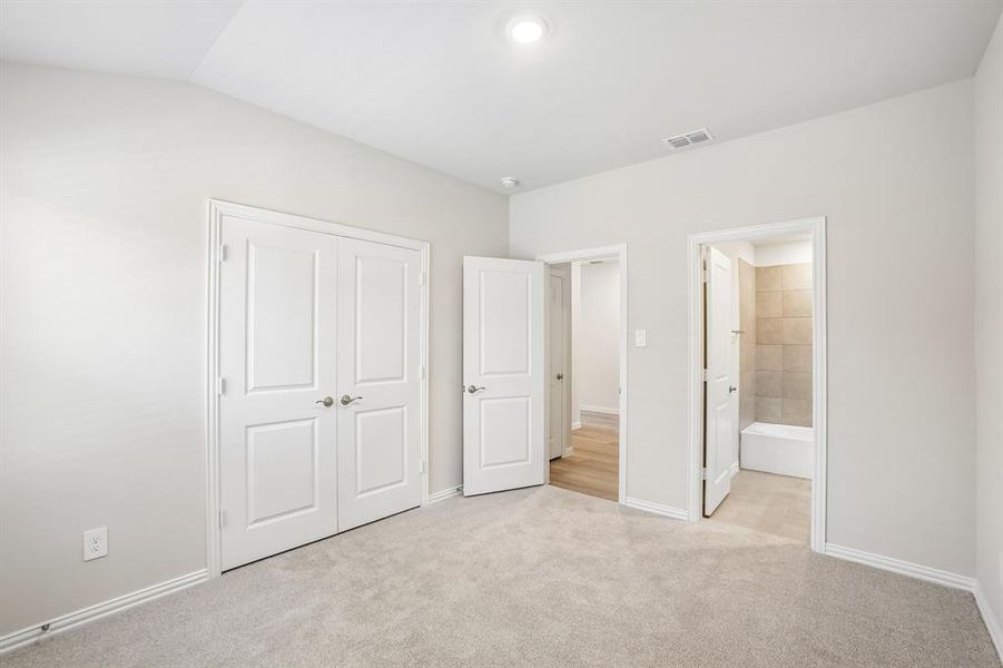 Spacious, unfurnished interior of a new home in Stella Hills, Denton (Image 27).