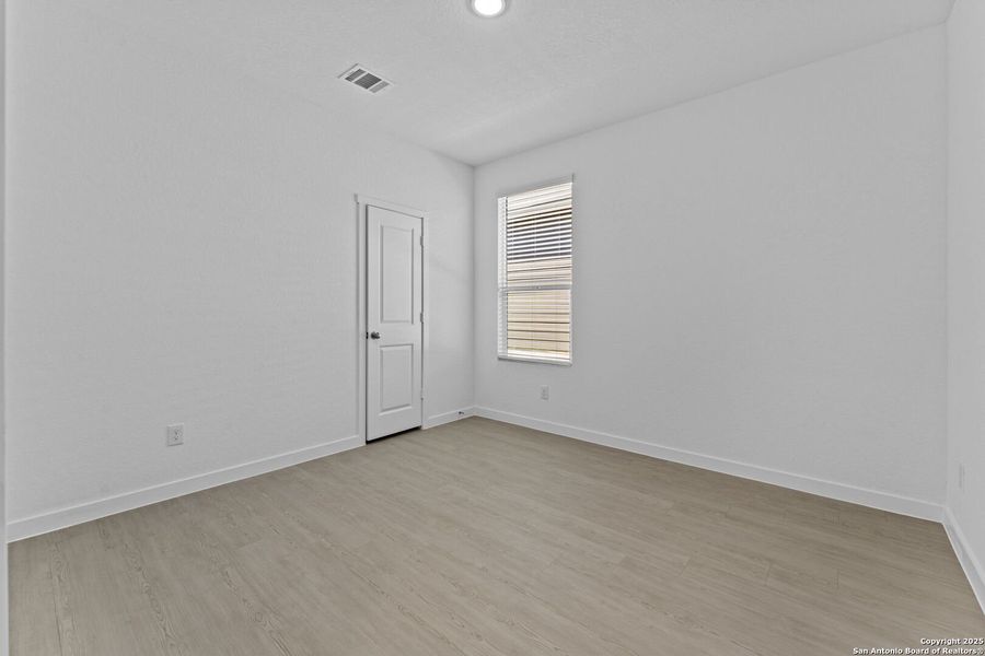 Spacious, unfurnished interior of a new home in , New Braunfels (Image 18).
