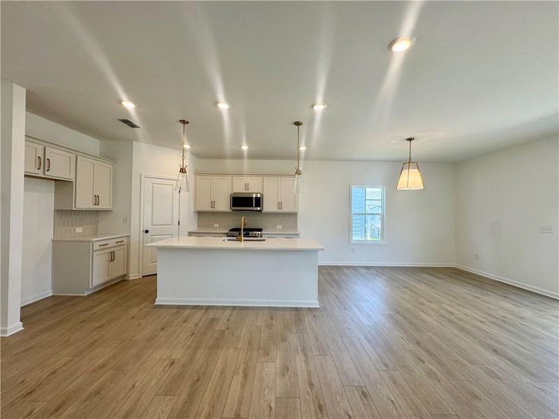 Spacious, unfurnished interior of a new home in Eastlyn Crossing, Flowery Branch (Image 20).