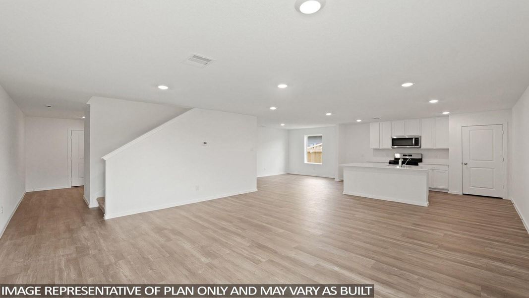 Spacious, unfurnished interior of a new home in Lexington Heights, Willis (Image 22).