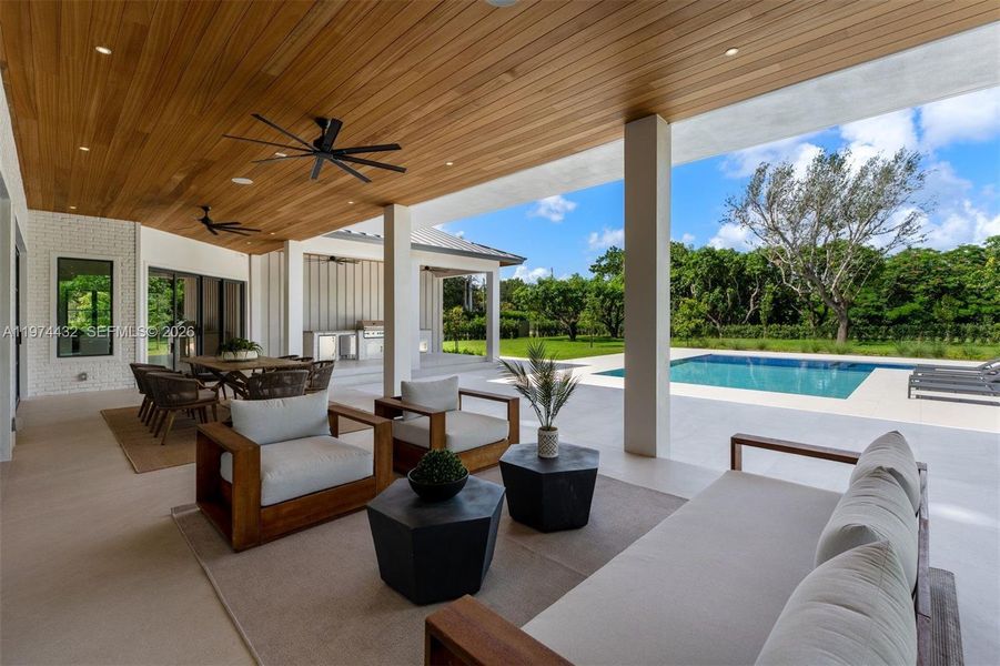 Exterior details and patio area of a home in , Miami (Image 30).