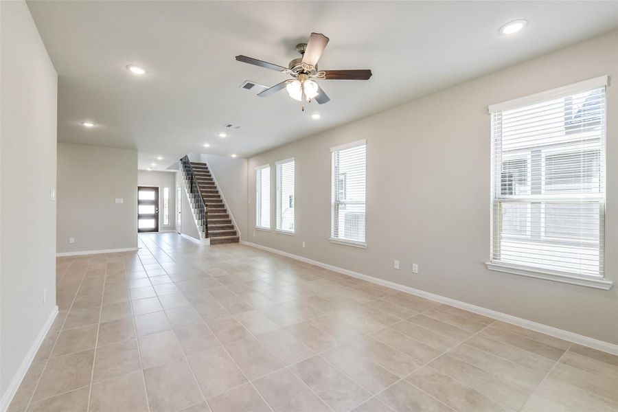 Spacious, unfurnished interior of a new home in Anderson Lakes, Houston (Image 30). Spacious, unfurnished interior of a new home in Anderson Lakes, Houston (Image 30).