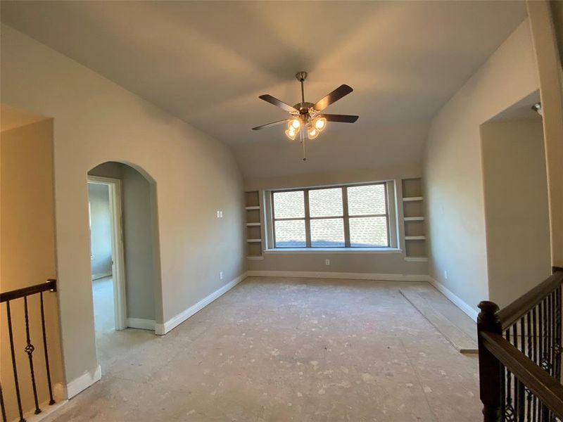 Large gamerroom with built-in shelves and ceiling fan is great for entertaining