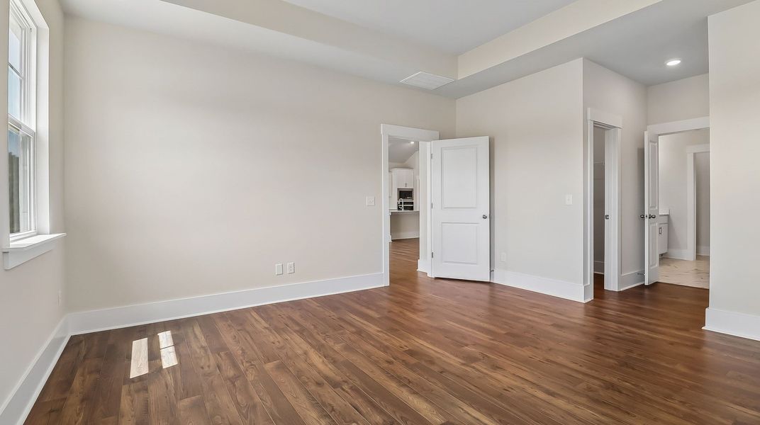 Spacious, unfurnished interior of a new home in Livingston Woods, Irmo (Image 10).
