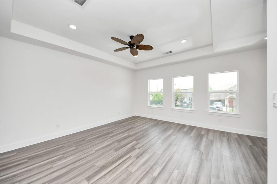 Spacious, unfurnished interior of a new home in , Houston (Image 14).