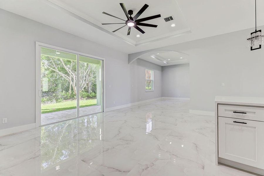 5DM40206_07_08_09_10Interior01