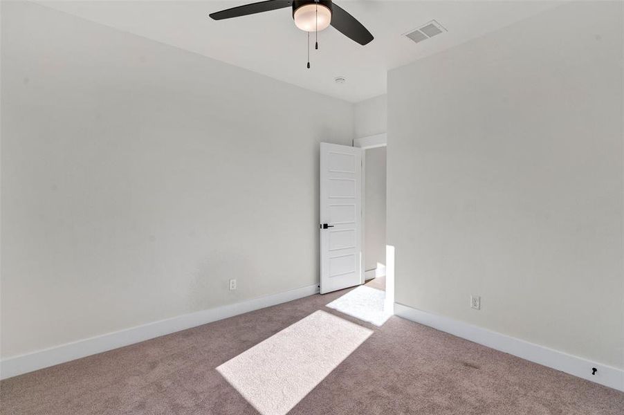 Spacious, unfurnished interior of a new home in , Granbury (Image 18).