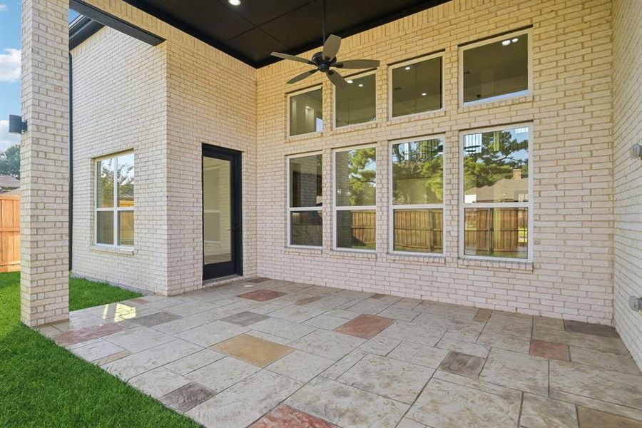 View of patio / terrace with ceiling fan