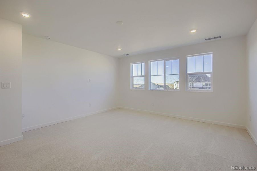 Spacious, unfurnished interior of a new home in Ledge Rock: The Monarch Collection, Johnstown (Image 10).