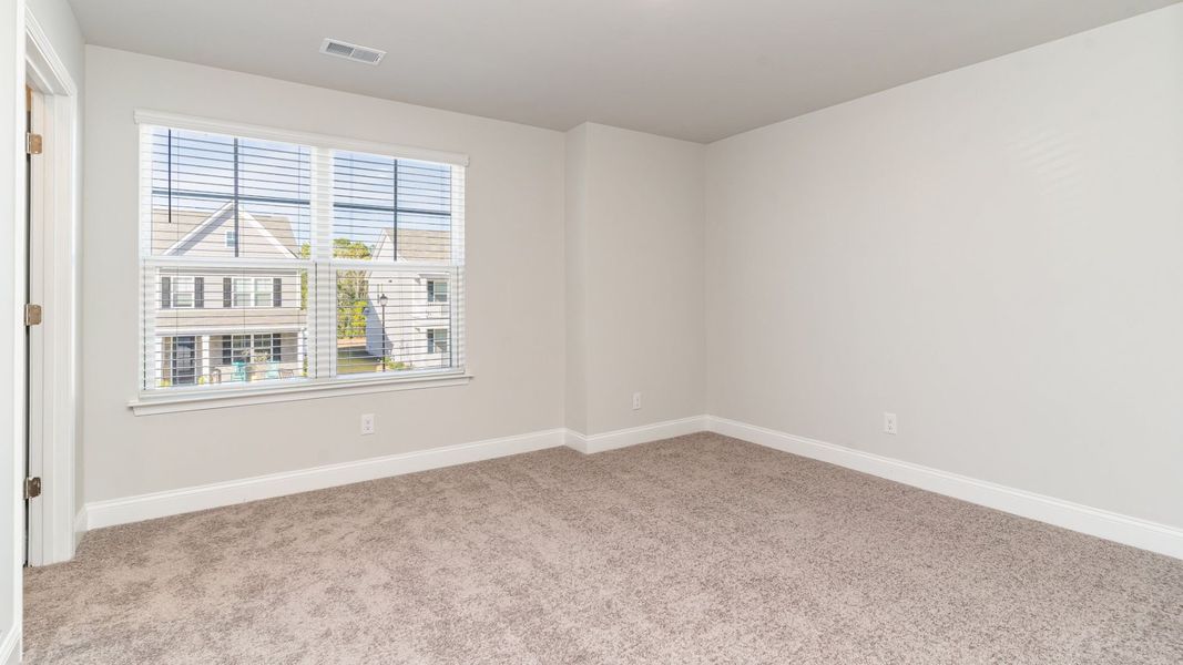 Spacious, unfurnished interior of a new home in Rolling Hills, Bolivia (Image 17).