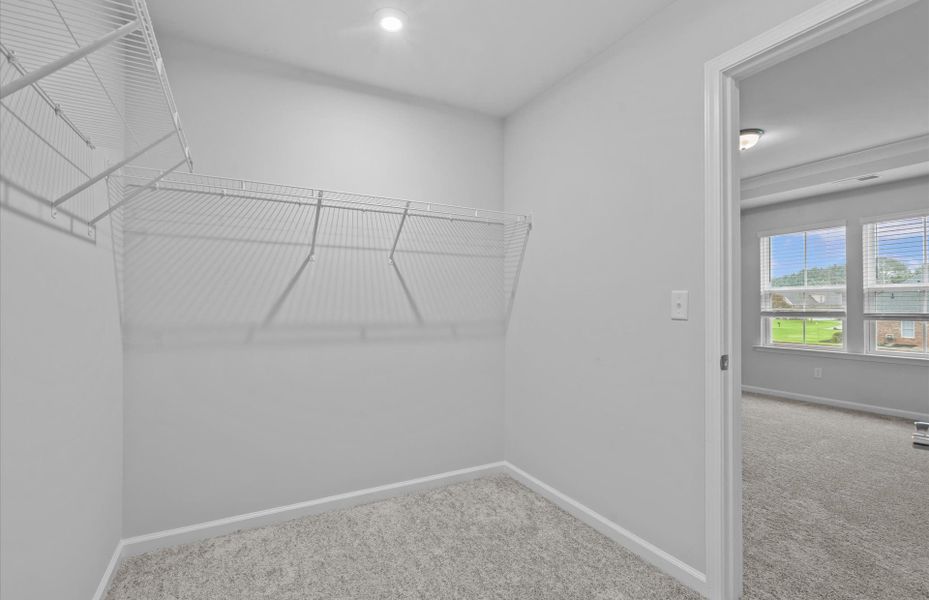 Spacious, unfurnished interior of a new home in Fox Hollow, Spartanburg (Image 18).