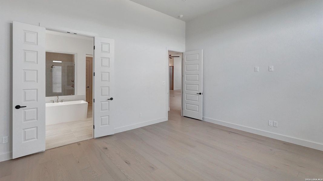 Spacious, unfurnished interior of a new home in George's Ranch, Boerne (Image 20).