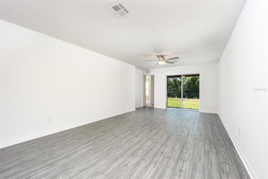 Spacious, unfurnished interior of a new home in Gum Lake Preserve, Lake Alfred (Image 16).