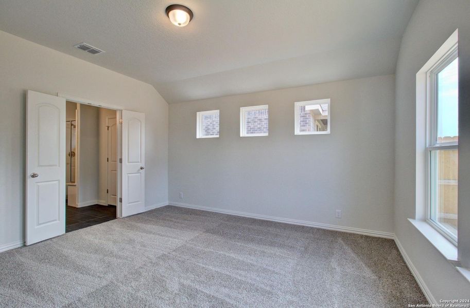 Spacious, unfurnished interior of a new home in , New Braunfels (Image 26).