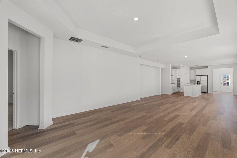 Spacious, unfurnished interior of a new home in Beacon Lake, St. Augustine (Image 23).