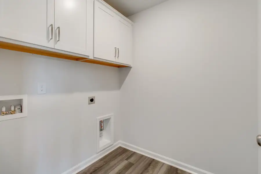 Spacious, unfurnished interior of a new home in Ellington, Elgin (Image 38).