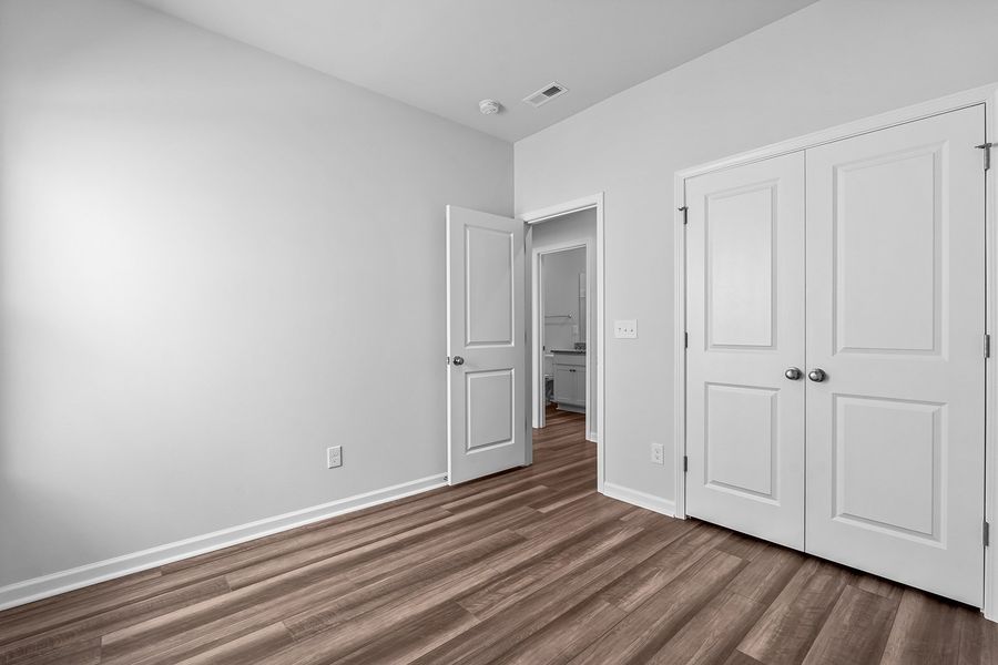Spacious, unfurnished interior of a new home in Hanes Lake, Winston-Salem (Image 31). Spacious, unfurnished interior of a new home in Hanes Lake, Winston-Salem (Image 31).