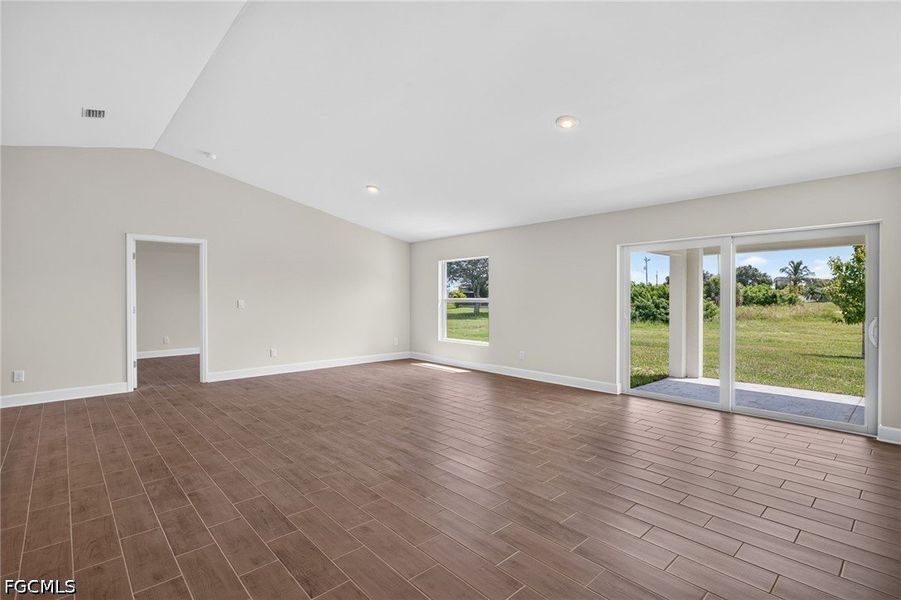 Spacious, unfurnished interior of a new home in Cape Coral, Cape Coral (Image 12).
