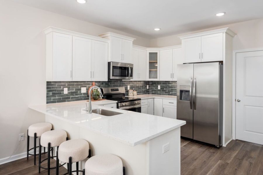 Representative furnished interior of a home built from the Naples by Stevens Fine Homes in River Tide Farms, Bolivia (Image 7).