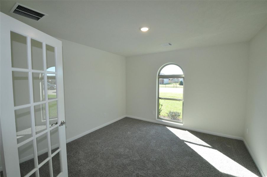 Spacious, unfurnished interior of a new home in Pedregal, League City (Image 30).