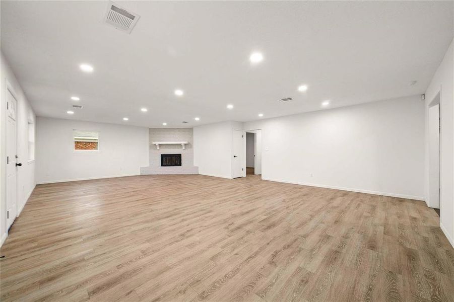 Spacious, unfurnished interior of a new home in , Brownwood (Image 26).