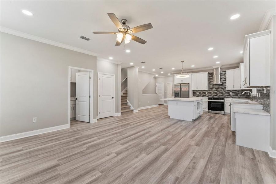 Spacious, unfurnished interior of a new home in , Tampa (Image 22).
