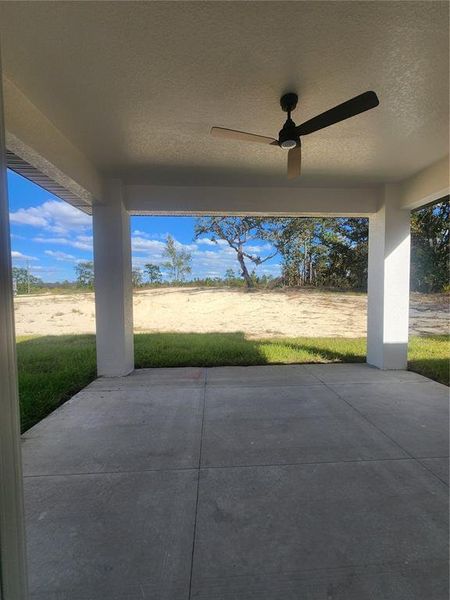 Exterior details and patio area of a home in , Dunnellon (Image 24).