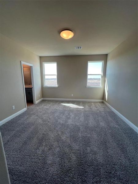 Spacious, unfurnished interior of a new home in , Princeton (Image 10).