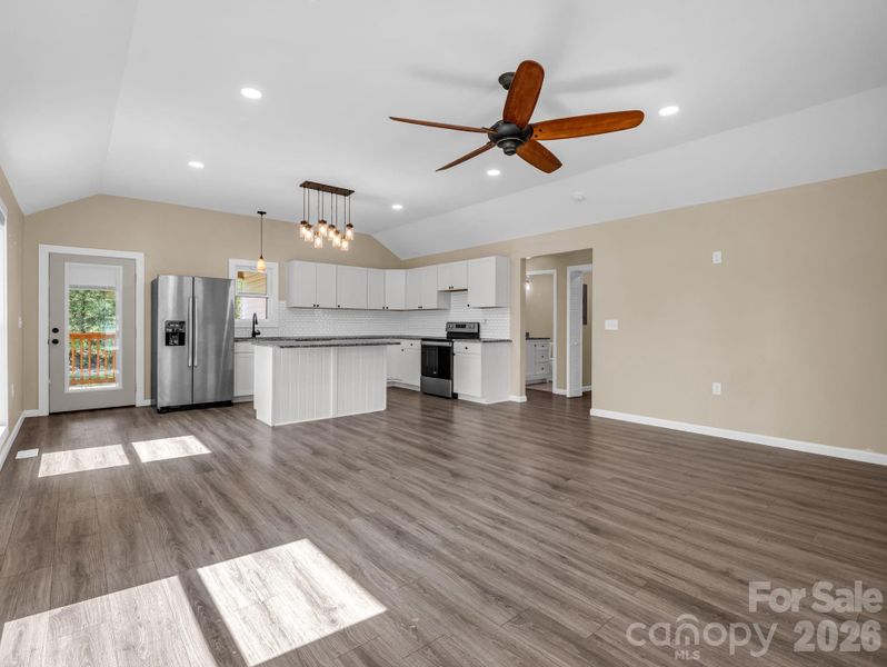 Spacious, unfurnished interior of a new home in , Bostic (Image 12).