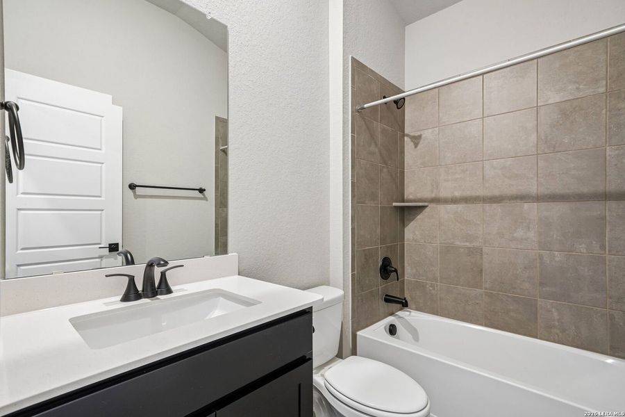 Furnished interior view inside a new home in Sagebrooke - Classic Series, San Antonio (Image 6).