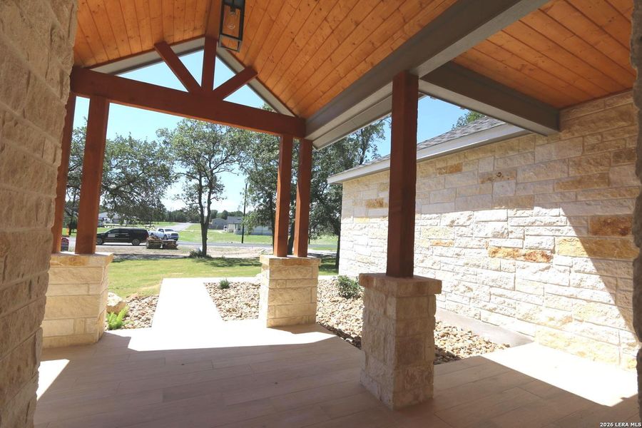 Exterior details and patio area of a home in , La Vernia (Image 4).
