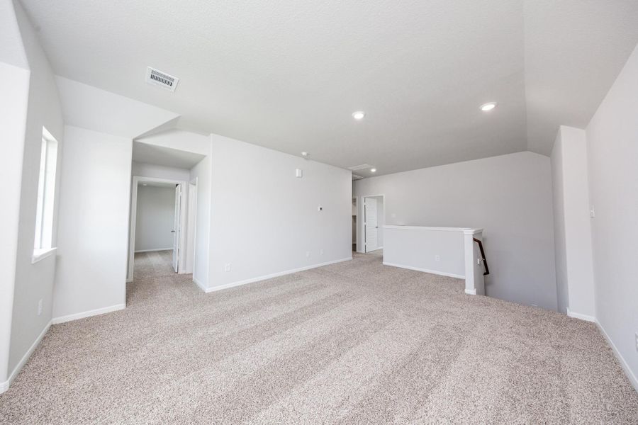 Spacious, unfurnished interior of a new home in Granger Pines, Conroe (Image 18).