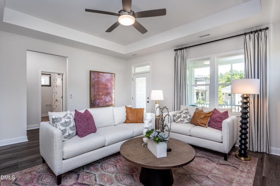 192VillageWalk013