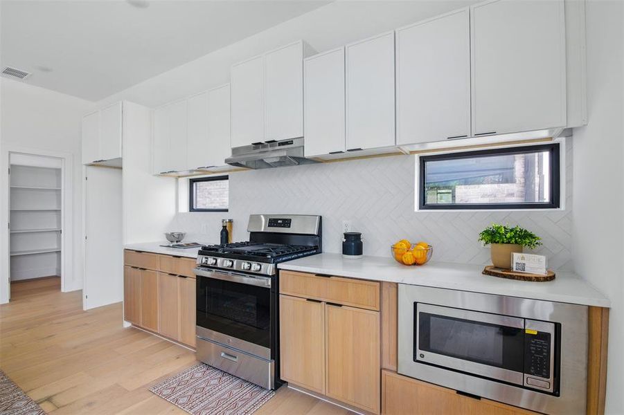 Furnished interior view inside a new home in , Dallas (Image 17).