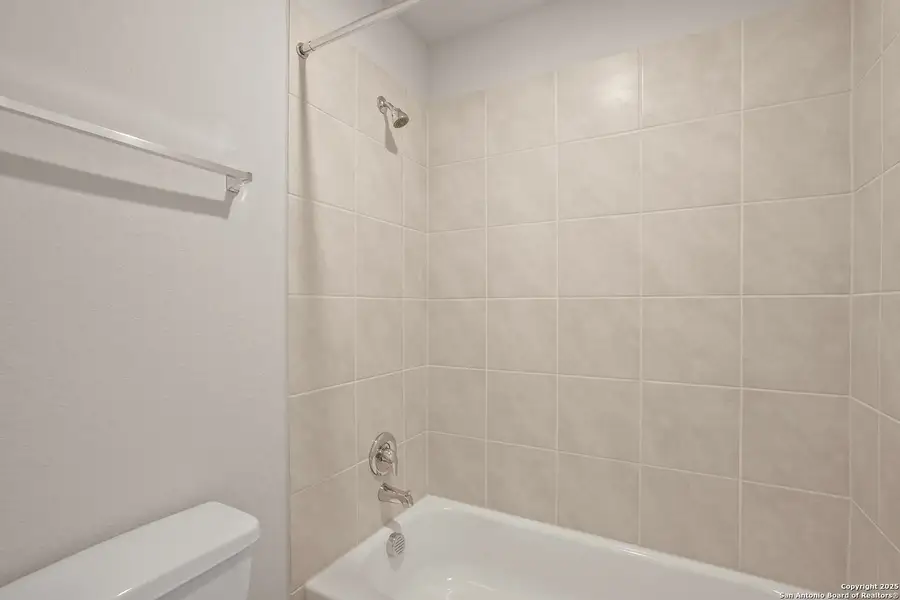 Furnished interior view inside a new home in Cinco Lakes, San Antonio (Image 10).