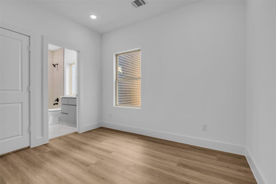 Second upstairs bedroom with large walk in closet and en-suite bath Second upstairs bedroom with large walk in closet and en-suite bath