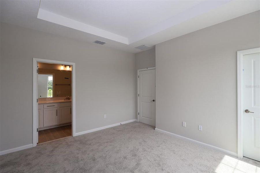 Spacious, unfurnished interior of a new home in Center Lake on the Park, St. Cloud (Image 19).