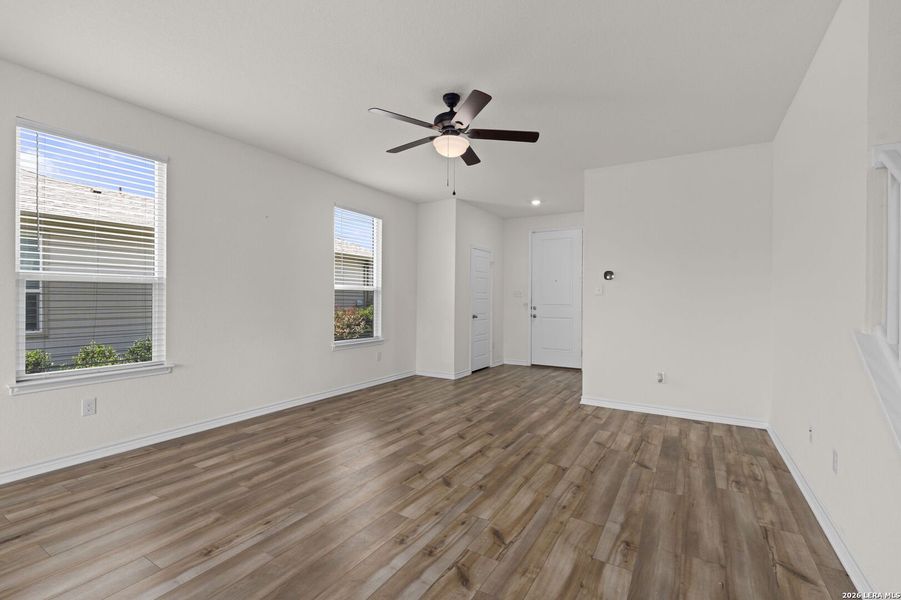 Spacious, unfurnished interior of a new home in Parklands, Schertz (Image 32).