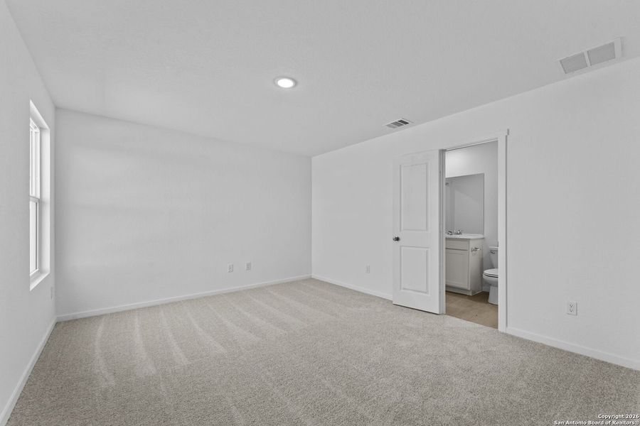 Spacious, unfurnished interior of a new home in , New Braunfels (Image 16).