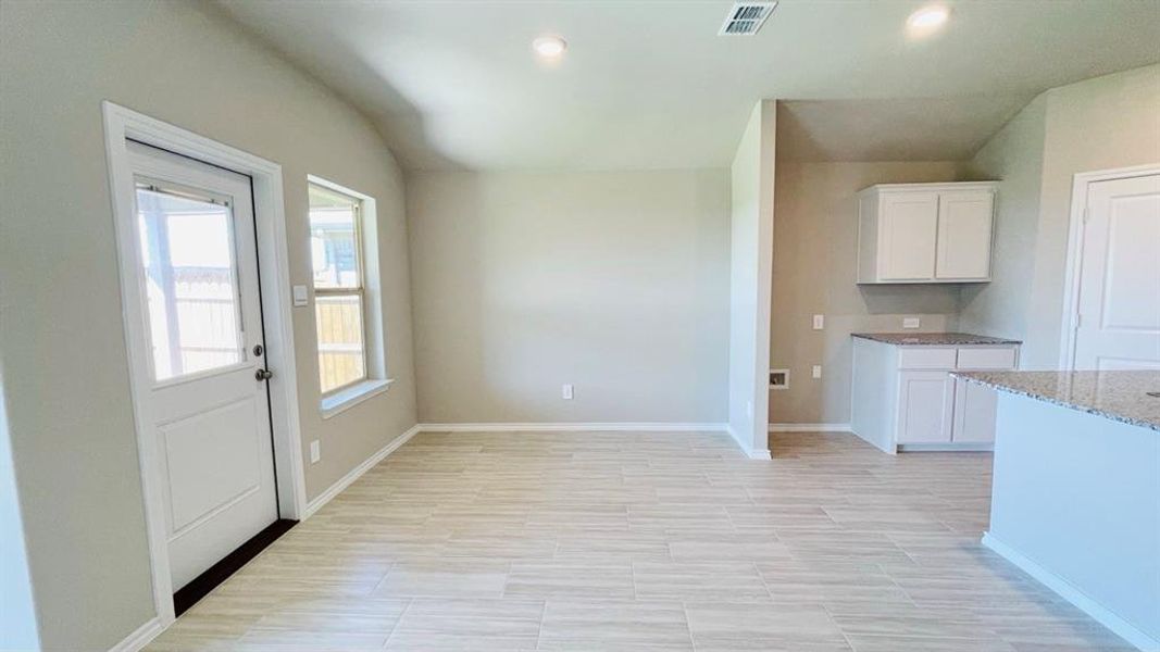 Spacious, unfurnished interior of a new home in Sunnycreek, Fort Worth (Image 16). Spacious, unfurnished interior of a new home in Sunnycreek, Fort Worth (Image 16).