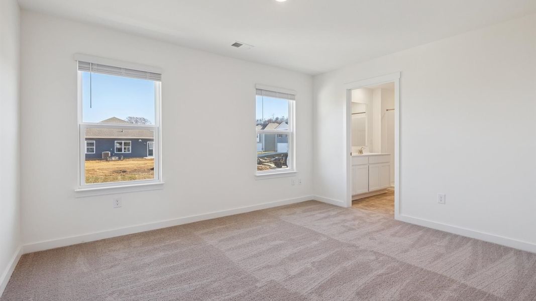 Spacious, unfurnished interior of a new home in Belhaven, Knoxville (Image 14).