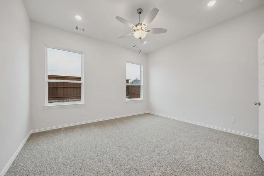 Spacious, unfurnished interior of a new home in Heartland 40's, Heartland (Image 8).